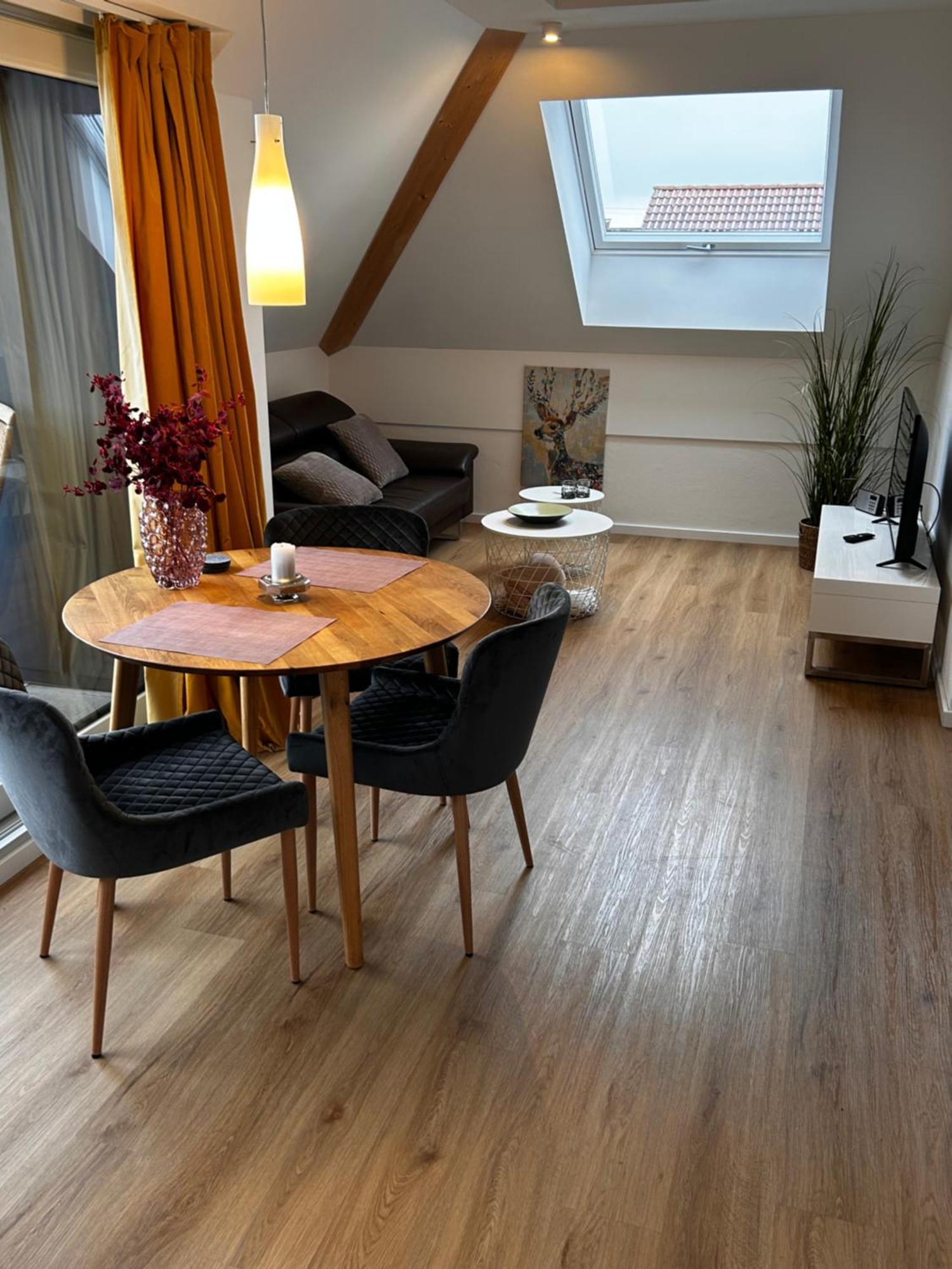 Terralpin Apartments - Charmante Dg Wohnung Mit Balkon Bruckmühl Exterior foto